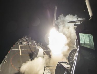 «Κόλαση» στη Συρία: Οι ΗΠΑ βομβάρδισαν με 59 πυραύλους Τόμαχοκ (φωτό, βίντεο)